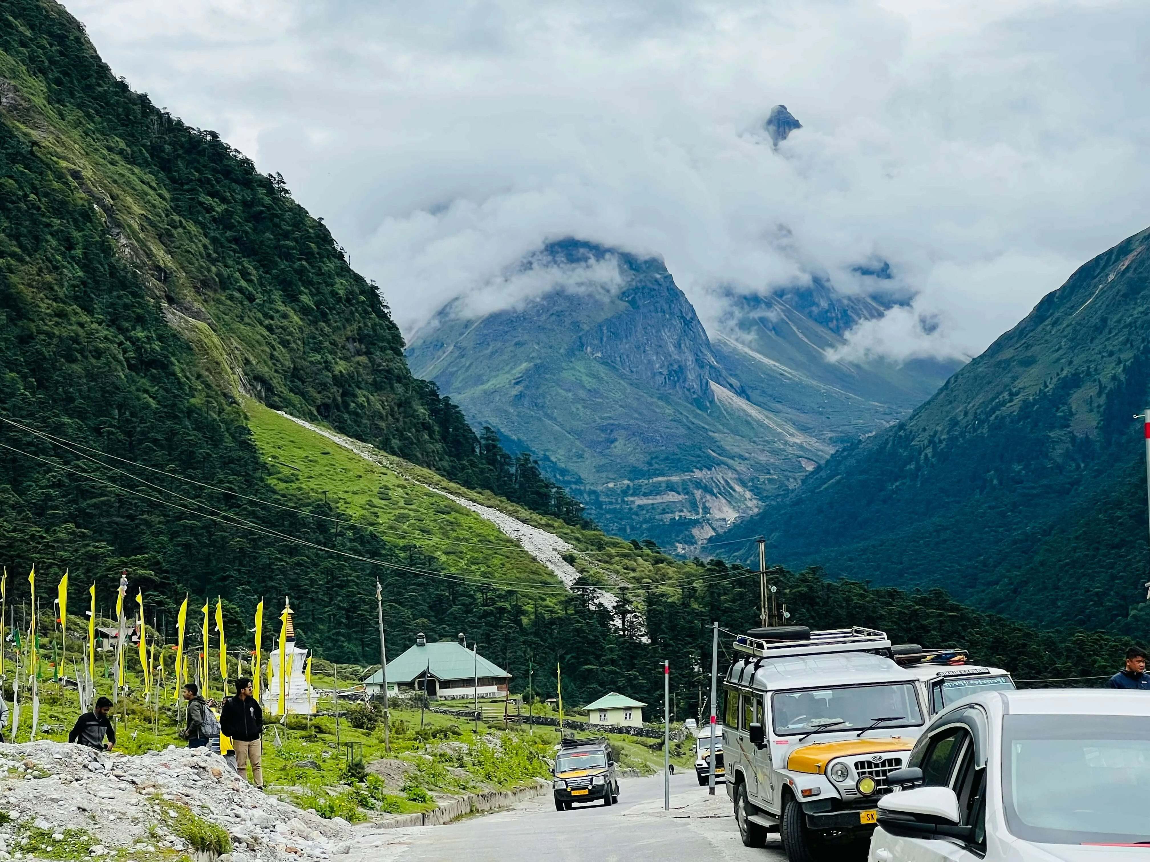Gangtok Lachung Tour Package 4 Nights 5 Days | North Sikkim Tour | TraveloChat