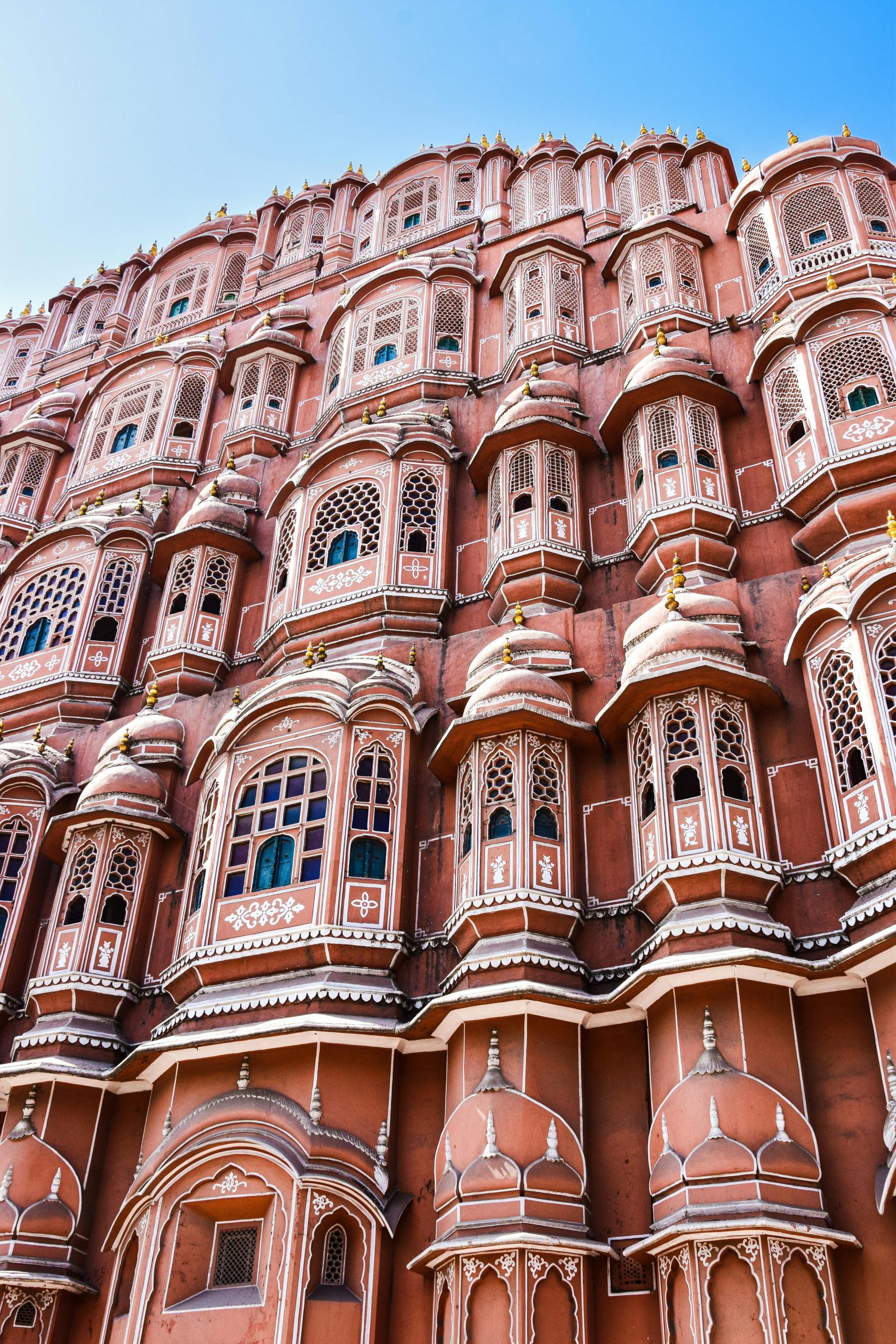 Jaipur in January is a beautiful blend of heritage, culture, and comfort. From royal forts to colorful streets, every moment feels special during winter. Start your 2026 travel journey on a high note with TraveloChat and explore the timeless beauty of the Pink City.
